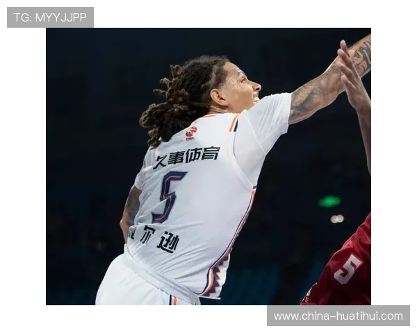 上海114-80大胜同曦取三连胜，偰李永炜26分闪耀主场