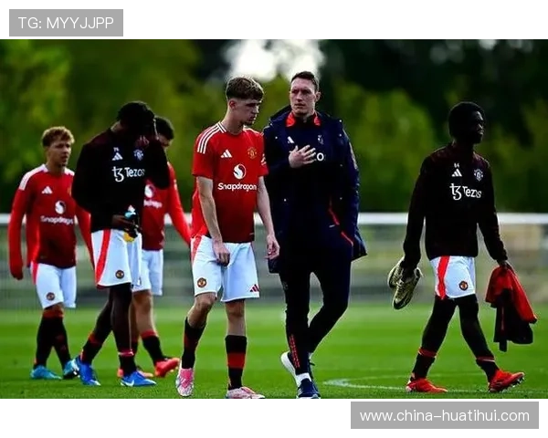 从青训到一线队首秀,曼联小将泰勒·弗莱彻完成职业生涯关键一步 从青训到一线队首秀,曼联小将泰勒·弗莱彻完成职业生涯关键一步